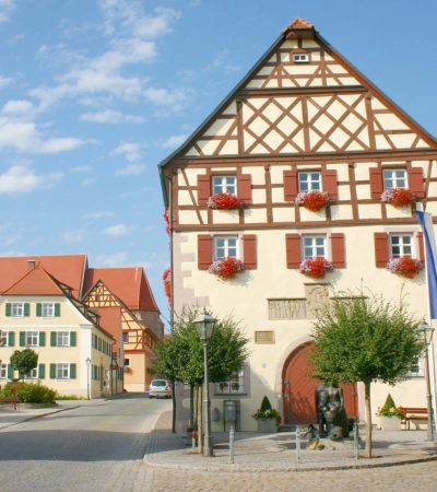 rathaus mit kirche merkendorf
